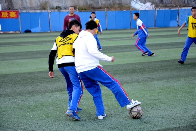 浓眉40+15詹姆斯31分 湖人险胜送奇才13连败